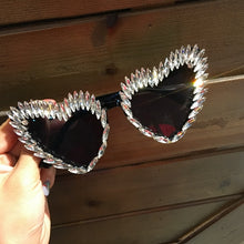 Carica l'immagine nel visualizzatore di Gallery, 2023 Sunglasses Women brand designer Cool Sun Glasses for Men  Rhinestone Retro Love Heart Shape Summer glasses shades