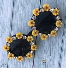 Load image into Gallery viewer, 2023 M16 Gorgeous Women Sunglasses Crystal Diamond Handmade Round Eyewear UV400 Mirror Lens Flower Design Summer Sun Glasses