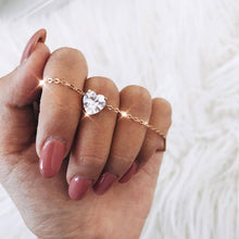 Carica l&#39;immagine nel visualizzatore di Gallery, 2020 New Female Fashion Crystal Heart Necklace Pendant  Short Gold Chain Necklace Pendant Necklace Charm Gifts girlfriends