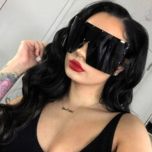 Carica l&#39;immagine nel visualizzatore di Gallery, 2023 Oversized Women Gradient Sunglasses Luxulry Brand Crystal Blue Purple Rimless Square Female Sun Glasses Shades UV400