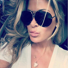 Carica l&#39;immagine nel visualizzatore di Gallery, 2022  Pilot Sunglasses Women Men Brand Designer Retro Mirror Sun Glasses Outdoor Driving Eyewear Shades for Women