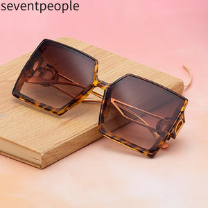 2023 Square Oversized Sunglasses Women Double D-Shaped Metal Temple Design Butterfly Shades Eyewear Retro Sun Glasses