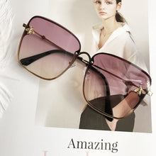 Carica l&#39;immagine nel visualizzatore di Gallery, 2023 Lady Oversize Rimless Square Bee Sunglasses Women Men Small Bee Glasses Gradient Sun Glasses Female UV400