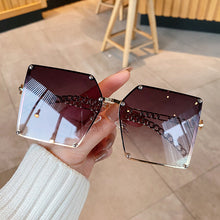 Load image into Gallery viewer, 2023 Super Large Gradient Sunglasses Ladies Retro Alloy Chain Frame Rivet Square Sunglasses Elegant Ladies Glasses