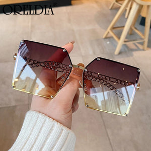 2023 Occhiali da sole sfumati super grandi da donna Occhiali da sole quadrati con rivetti con montatura a catena in lega retrò Occhiali da donna eleganti 