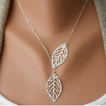 Load image into Gallery viewer, 2020 New Female Fashion Crystal Heart Necklace Pendant Short Gold Chain Necklace Pendant Necklace Charm Gifts Girlfriends Gift