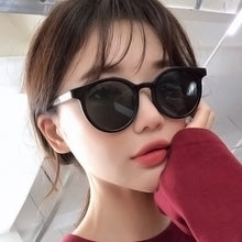 Load image into Gallery viewer, 2023 Korean Retro Cat Eye Sunglasses Women Wild Round Frame Sun Glasses Men Brand Design Trend Mirror Sunglass UV400