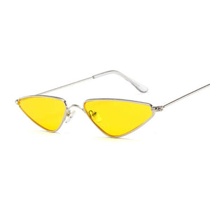 2023 Occhiali da sole Cat Eye da donna rosa Occhiali da sole Cateye rossi e neri con montatura piccola estiva retrò di marca sexy carini 