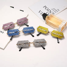 Carica l&#39;immagine nel visualizzatore di Gallery, 2023 Retro Sunglasses Women Brand Designer Diamond Rimless Sun Glasses Shades Rhinestone Lens Ladies Frameless Eyeglasses