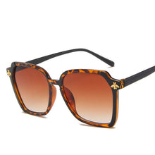 Carica l&#39;immagine nel visualizzatore di Gallery, 2023 Brand Oversized trend sunglasses retro wild little bee sunglasses simple  Gradient uv400