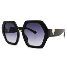 Carica l'immagine nel visualizzatore di Gallery, 2022 Luxury Square Sunglasses Ladies Fashion Glasses Classic Brand Designer Retro Sun Glasses Women Sexy Eyewear Unisex Shades