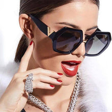 Carica l'immagine nel visualizzatore di Gallery, 2022 Luxury Square Sunglasses Ladies Fashion Glasses Classic Brand Designer Retro Sun Glasses Women Sexy Eyewear Unisex Shades
