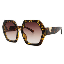 Carica l'immagine nel visualizzatore di Gallery, 2022 Luxury Square Sunglasses Ladies Fashion Glasses Classic Brand Designer Retro Sun Glasses Women Sexy Eyewear Unisex Shades