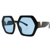 Carica l'immagine nel visualizzatore di Gallery, 2022 Luxury Square Sunglasses Ladies Fashion Glasses Classic Brand Designer Retro Sun Glasses Women Sexy Eyewear Unisex Shades