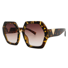 Carica l'immagine nel visualizzatore di Gallery, 2022 Luxury Square Sunglasses Ladies Fashion Glasses Classic Brand Designer Retro Sun Glasses Women Sexy Eyewear Unisex Shades