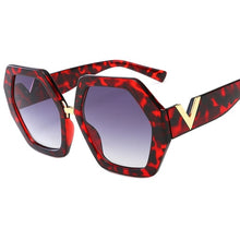 Carica l'immagine nel visualizzatore di Gallery, 2022 Luxury Square Sunglasses Ladies Fashion Glasses Classic Brand Designer Retro Sun Glasses Women Sexy Eyewear Unisex Shades