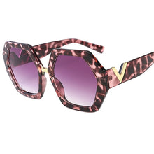 Carica l'immagine nel visualizzatore di Gallery, 2022 Luxury Square Sunglasses Ladies Fashion Glasses Classic Brand Designer Retro Sun Glasses Women Sexy Eyewear Unisex Shades