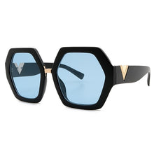 Carica l'immagine nel visualizzatore di Gallery, 2022 Luxury Square Sunglasses Ladies Fashion Glasses Classic Brand Designer Retro Sun Glasses Women Sexy Eyewear Unisex Shades