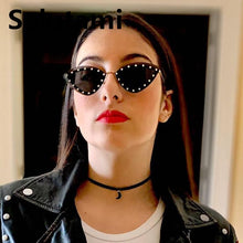 Carica l'immagine nel visualizzatore di Gallery, 2023 Brand Triangle Cat Eye Sunglasses Alloy Rimless Crystal Shiny Sun Glasses Female Unique Elegant Green Rhinestone Shades