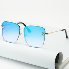 Carica l&#39;immagine nel visualizzatore di Gallery, 2023 Lady Oversize Rimless Square Bee Sunglasses Women Men Small Bee Glasses Gradient Sun Glasses Female UV400