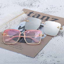 Load image into Gallery viewer, 2023 Oversized Rimless Square Photochromic Sunglasses  Women Men Bee Glasses Gradient Sun Glasses Female UV400