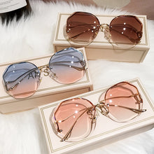 Carica l'immagine nel visualizzatore di Gallery, 2023   Tea Gradient Sunglasses Women Ocean Water Cut Trimmed Lens Metal Curved Temples Sun Glasses Female UV400