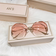 Carica l'immagine nel visualizzatore di Gallery, 2023   Tea Gradient Sunglasses Women Ocean Water Cut Trimmed Lens Metal Curved Temples Sun Glasses Female UV400