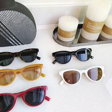 Load image into Gallery viewer, 2023 Vintage Sunglasses Women Brand Designer Retro Sunglass Rectangle Sun Glasses Female UV400 Lens Eyewears