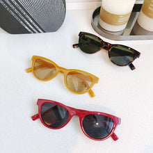 Load image into Gallery viewer, 2023 Vintage Sunglasses Women Brand Designer Retro Sunglass Rectangle Sun Glasses Female UV400 Lens Eyewears