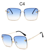 Carica l&#39;immagine nel visualizzatore di Gallery, 2023 Oversize Clear Pink Sunglasses for Women Gradient Square Bee Sun Glasses Superstar  Brand Designer Shades UV400