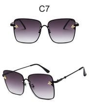 Carica l&#39;immagine nel visualizzatore di Gallery, 2023 Oversize Clear Pink Sunglasses for Women Gradient Square Bee Sun Glasses Superstar  Brand Designer Shades UV400