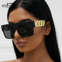 Carica l&#39;immagine nel visualizzatore di Gallery, 2023 Oversized Hip Hop Sunglasses Men Women Brand Design Flat Top Retro Square Black Sun Glasses Gold Plastic Chain Frame OM725