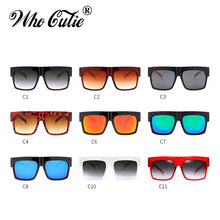 Carica l&#39;immagine nel visualizzatore di Gallery, 2023 Oversized Hip Hop Sunglasses Men Women Brand Design Flat Top Retro Square Black Sun Glasses Gold Plastic Chain Frame OM725