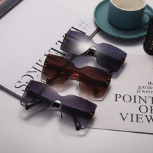 Carica l&#39;immagine nel visualizzatore di Gallery, 2023 Retro Sunglasses Men  Women Small Frame Square Sun Glasses Women Pink  Gradient Color Eye Glasses  Eyewear UV400