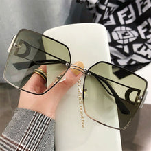 Carica l&#39;immagine nel visualizzatore di Gallery, 2023 Rimless Square Sunglasses Big Box Sunglasses Women Moda Mujer Lunette De Soleil Femme Brown Glasses Zonnebril Dames