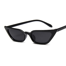 Carica l'immagine nel visualizzatore di Gallery, 2023 Small Cat Eye Sunglasses Women Vintage Plastic Mirror Vintage Sun Glasses Female Oculos De Sol Feminino UV400