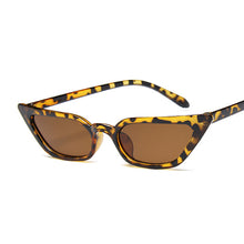 Carica l'immagine nel visualizzatore di Gallery, 2023 Small Cat Eye Sunglasses Women Vintage Plastic Mirror Vintage Sun Glasses Female Oculos De Sol Feminino UV400