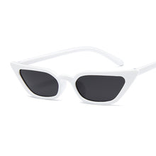 Carica l'immagine nel visualizzatore di Gallery, 2023 Small Cat Eye Sunglasses Women Vintage Plastic Mirror Vintage Sun Glasses Female Oculos De Sol Feminino UV400