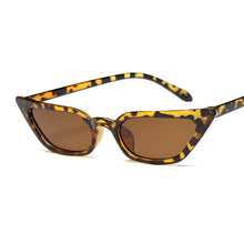 Carica l'immagine nel visualizzatore di Gallery, 2023 Small Cat Eye Sunglasses Women Vintage Plastic Mirror Vintage Sun Glasses Female Oculos De Sol Feminino UV400