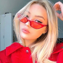 Carica l'immagine nel visualizzatore di Gallery, 2023 Small Cat Eye Sunglasses Women Vintage Plastic Mirror Vintage Sun Glasses Female Oculos De Sol Feminino UV400