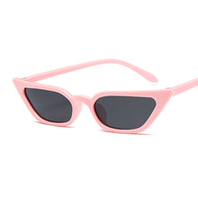 Carica l'immagine nel visualizzatore di Gallery, 2023 Small Cat Eye Sunglasses Women Vintage Plastic Mirror Vintage Sun Glasses Female Oculos De Sol Feminino UV400