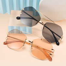 Carica l&#39;immagine nel visualizzatore di Gallery, 2023 Square Rimless Sunglasses Women  Brand Designer Summer Red Glasses Sun glasses For Men UV400 Shades Oculos