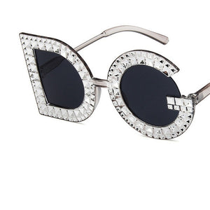 2022 Trend Letter Sunglasses Female Oversized Sun Glasses Women Luxury Brand Spray Paint Diamond Frame Flash Shades Eyeglasses