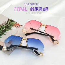 Load image into Gallery viewer, 2023 nuevo Irregular sin montura gafas de sol mujer marca diseñador Marco de aleación de gran tamaño de gafas de sol de moda de mujer gafas de sol transparentes