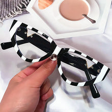 Carica l'immagine nel visualizzatore di Gallery, 2023 Zebra Cat Eye Anti-blue Light Eyeglasses For Women Elegant Small Round Computer Myopia Glasses Female Shades