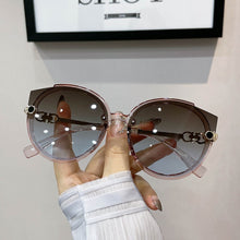 Carica l'immagine nel visualizzatore di Gallery, 2023 Occhiali da sole rotondi vintage Cat Eye da donna Versione coreana Occhiali da sole sfumati senza montatura in metallo Tonalità UV400 