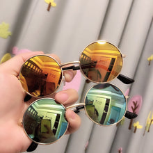 Carica l'immagine nel visualizzatore di Gallery, 2023 Occhiali da sole vintage per bambini Ragazzi Ragazze Occhiali per bambini Occhiali da sole retrò Anti-UV400 Occhiali da sole rotondi per 2-10 anni Nuovo 