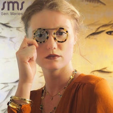 Load image into Gallery viewer, +250 Reading Glasses Reading Glasses Men and Women  Business Office Men Holding Reading Glasses