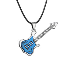 Carica l&#39;immagine nel visualizzatore di Gallery, 6 disegni Catene con ciondolo Accessori regalo Musica Strumenti per gioielli Girocollo Collane per chitarra in acciaio inossidabile Collana punk rock 