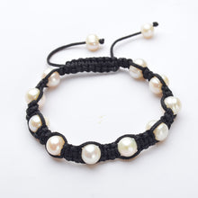 Carica l'immagine nel visualizzatore di Gallery, Braccialetti tibetani con portafortuna perla naturale genuina per donne Nodi fatti a mano colore corda nera Regalo di Natale 
